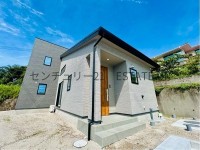 DEMO-01 高台の閑静な住宅地に誕生する3LDK新築。オール電化・IH・浴室乾燥機など充実設備に加え、収納豊富＆駐車2台可。明るく開放的な南向きリビングで家族の時間を楽しめます。