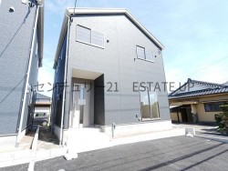 南向き×オール電化の省エネ住宅！駐車3台OKで暮らしやすさ◎。LDK15帖以上の明るい空間に各室収納を完備。静かな坂之上の住宅街で、家族みんなが心地よく暮らせる新築3LDK・4LDK邸宅です。