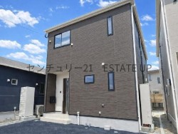 LDK18帖超＆収納充実。姶良小学校まで徒歩4分の安心子育てロケーション！オール電化・高断熱仕様で快適性と節約を両立。家族がのびのび暮らせる敷地面積50坪超の新築分譲。