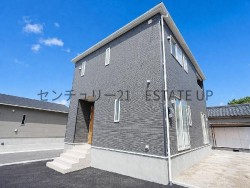 広々LDKで家族団らんの空間×収納充実の新築住宅♪リビングに和室もあり来客やキッズのスペース様々な仕様を！駐車複数台可＆住宅性能評価取得の安心住まいです。