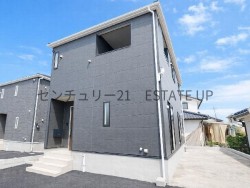 広々LDKで家族団らんの空間×収納充実の新築住宅♪リビングに和室もあり来客やキッズのスペース様々な仕様を！駐車複数台可＆住宅性能評価取得の安心住まいです。