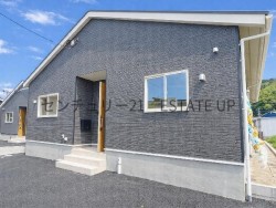 DEMO-01 広々LDK18.5帖×リビングに和室付×収納充実♪JR駅利用可能で通勤通学に便利。周辺には生活施設もそろい、将来も安心の住環境です。