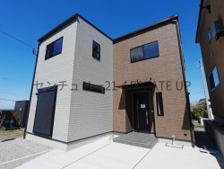 DEMO-01 吹抜け×シーリングファンで開放感あるLDK♪収納充実＆装備充実で快適な住まいができます！駐車2台可でニシムタやコンビニが徒歩圏内なので好立地な住環境です！