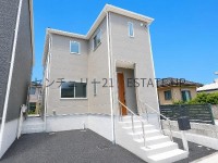 使いやすい14帖のLDKで家族が集う空間設計。「谷山」駅まで徒歩9分の便利な立地で周辺の買い物施設も利用しやすく暮らしやすい住環境です♪
